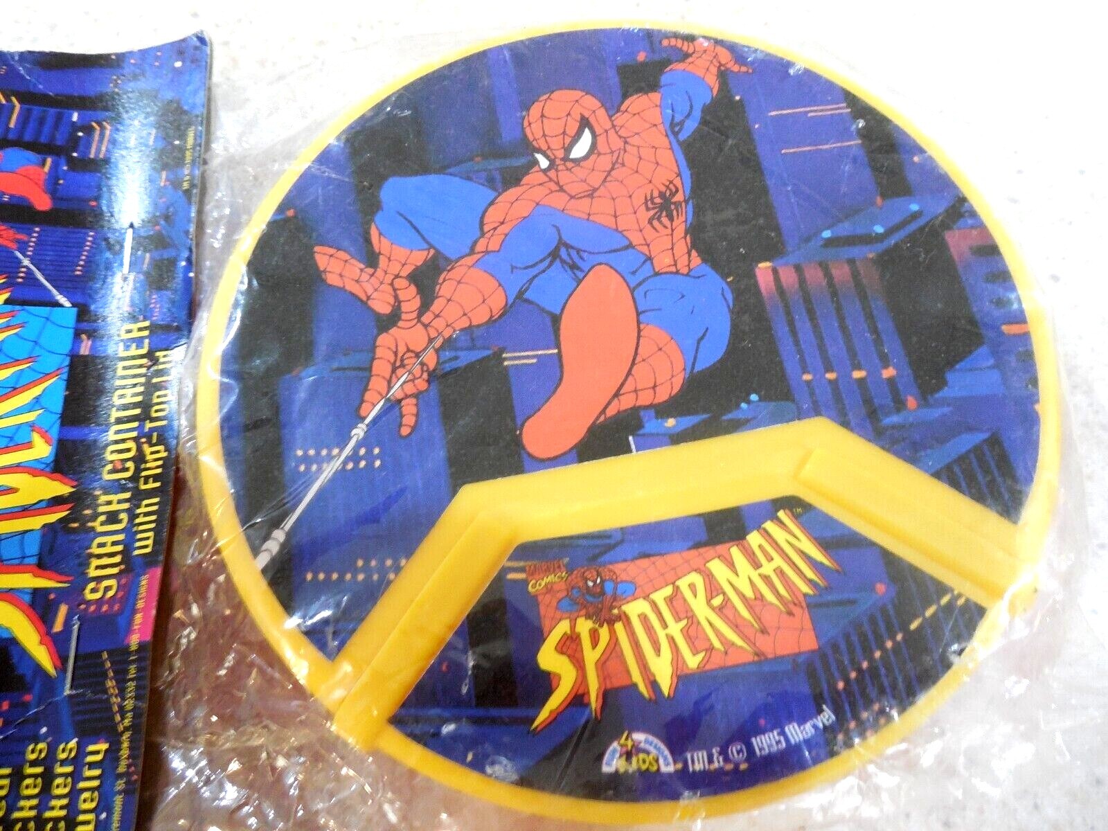 Spiderman Vintage 1995 Marvel Snack-Tainer Container Holder Kids fun Spider-Man