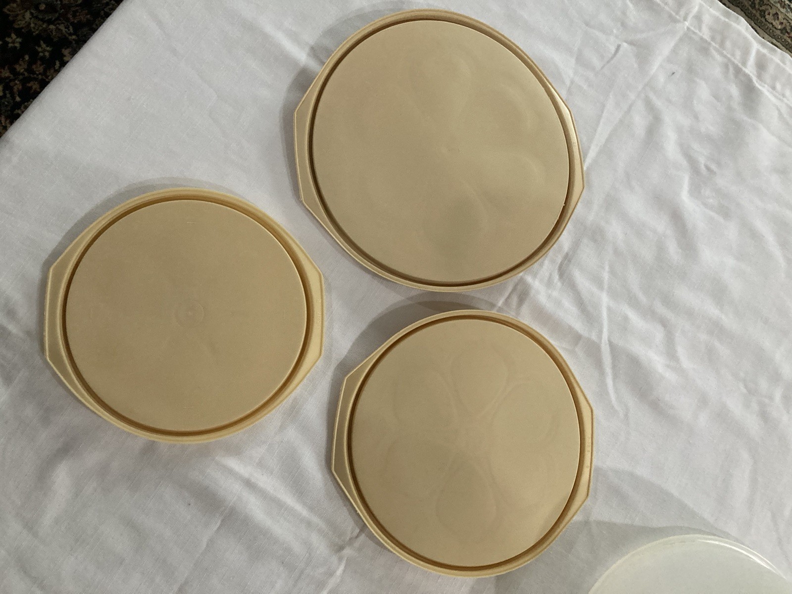 Vintage Rubbermaid Storage Nesting Bowls Set of 3 W/ Daisy Almond Lids