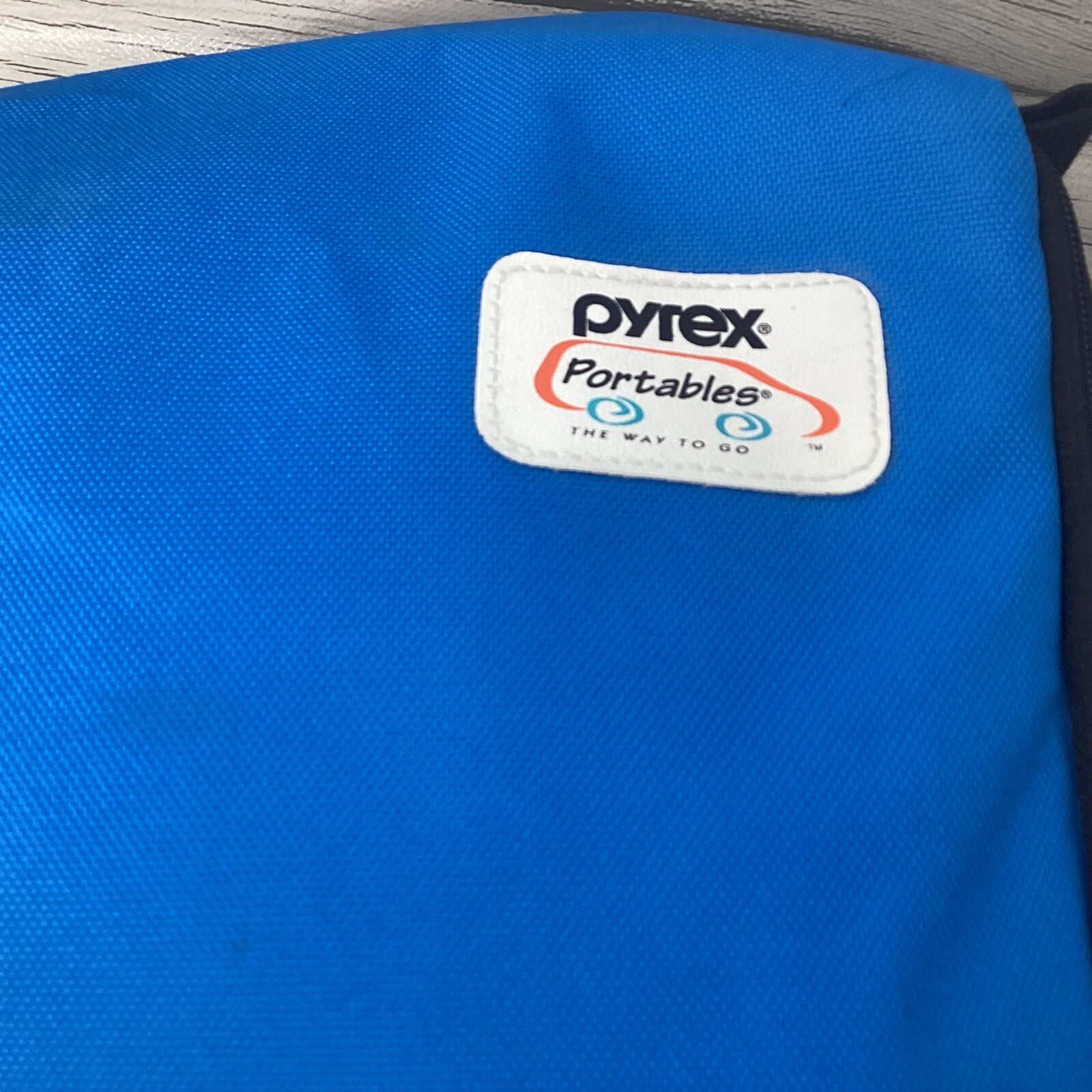 Pyrex Portables The Way To Go Round Insulated Blue Carrier Carrying Case