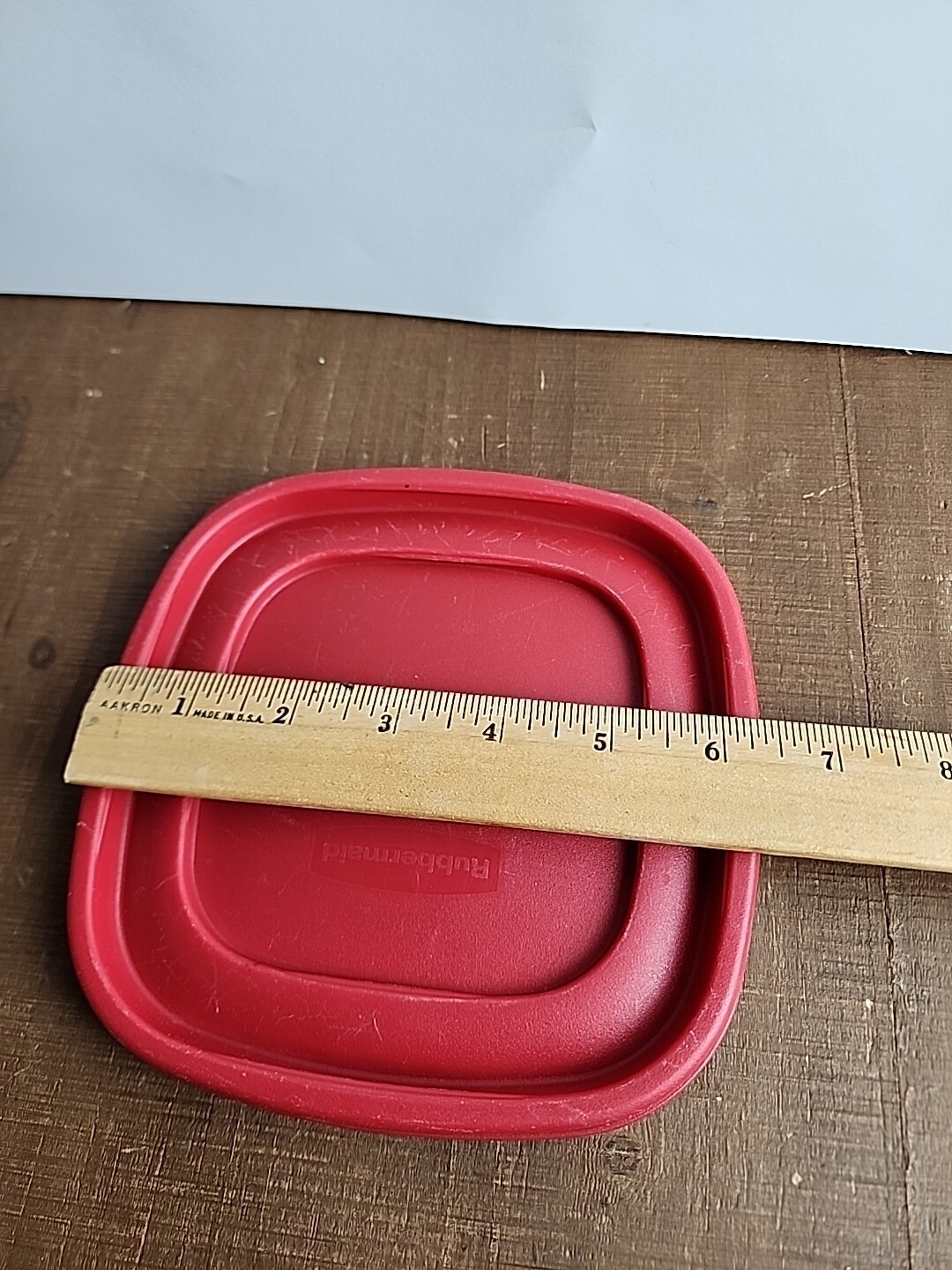 Rubbermaid Easy Find Replacement 7J64 Red Food Container Lid 6 1/2″