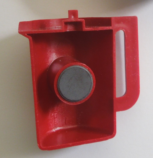 Rare Collectible Tupperware Push Button Pitcher Refrigerator Magnet Cranberry