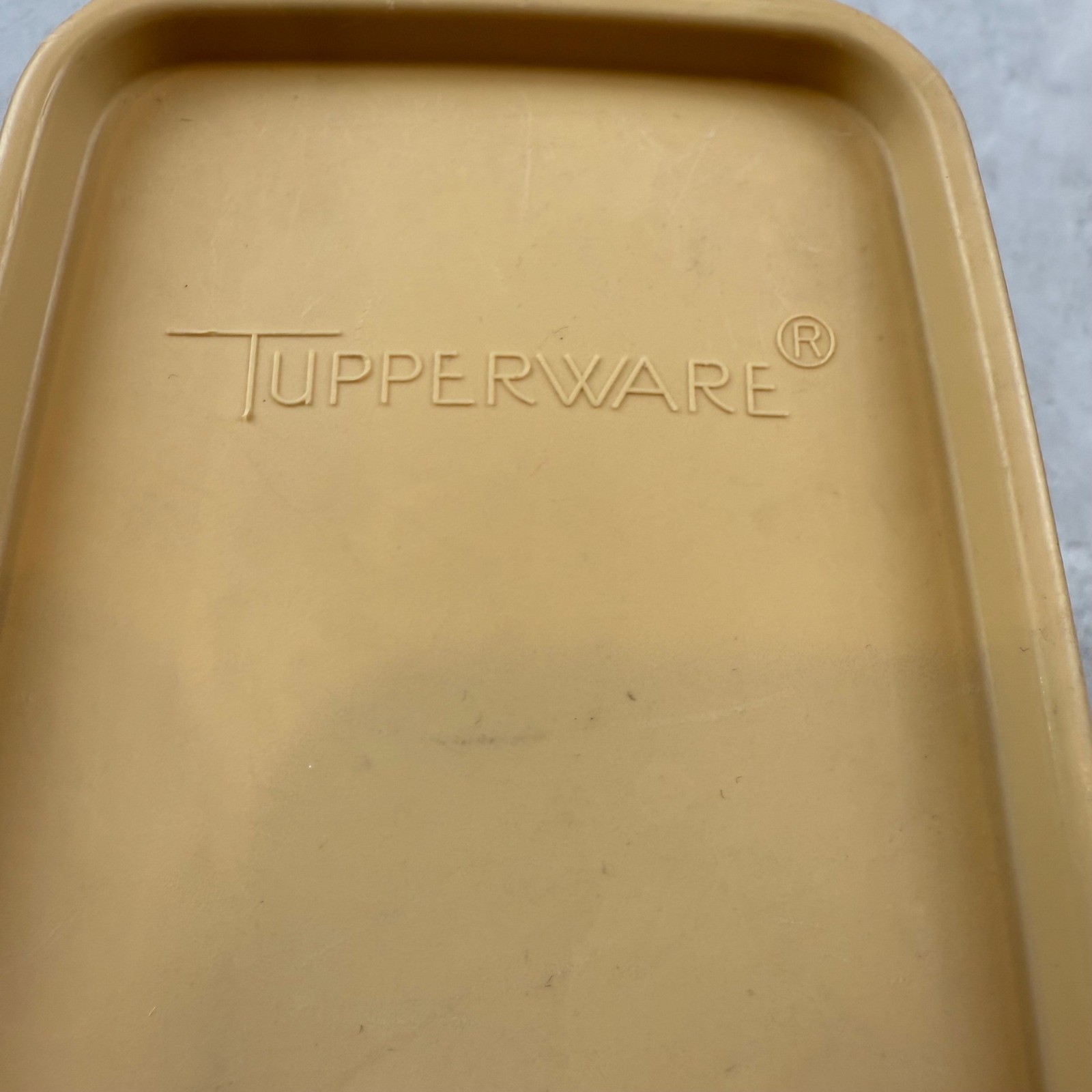 Tupperware Cereal Dispenser Container Tall Beige Lid Pour Spout 471-11