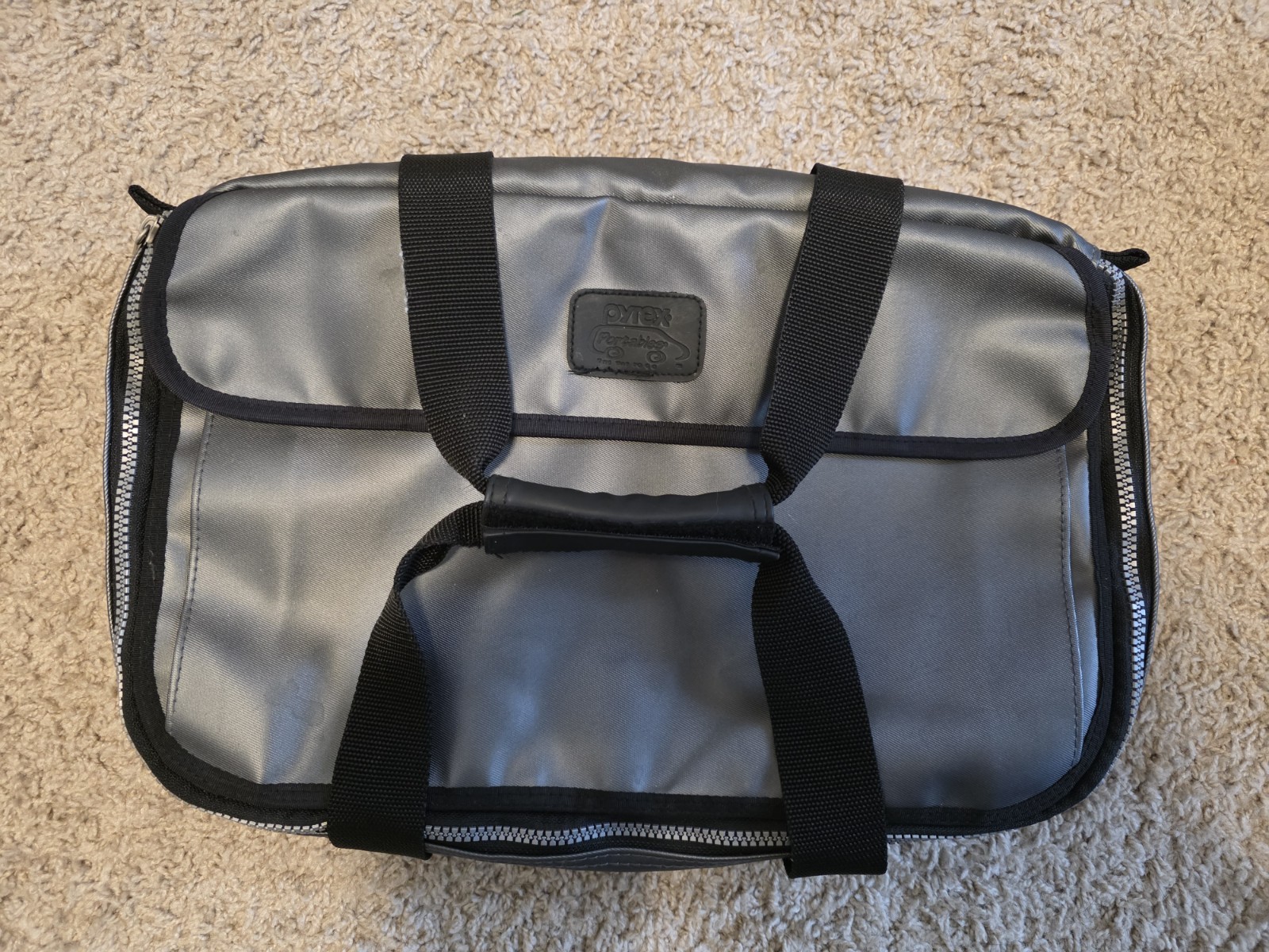 Pyrex Portables The Way To Go Bag Gray Bag With Heating Pack For Casseroles