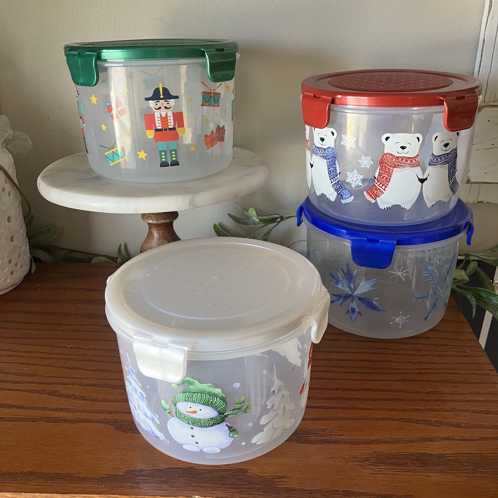 Lock & Lock Set of 4 Holiday Food Storage Containers 44 Ounce Size Multicolor