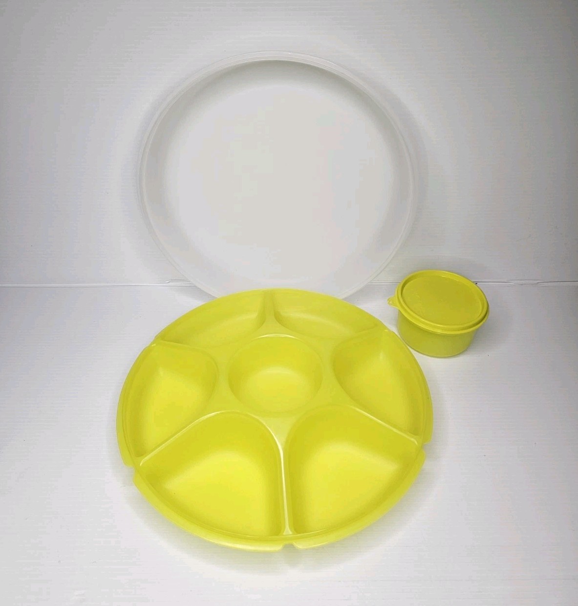 Tupperware Large Divided Serving Centre Yellow & White With Dip Bowl 35cm AS NEW