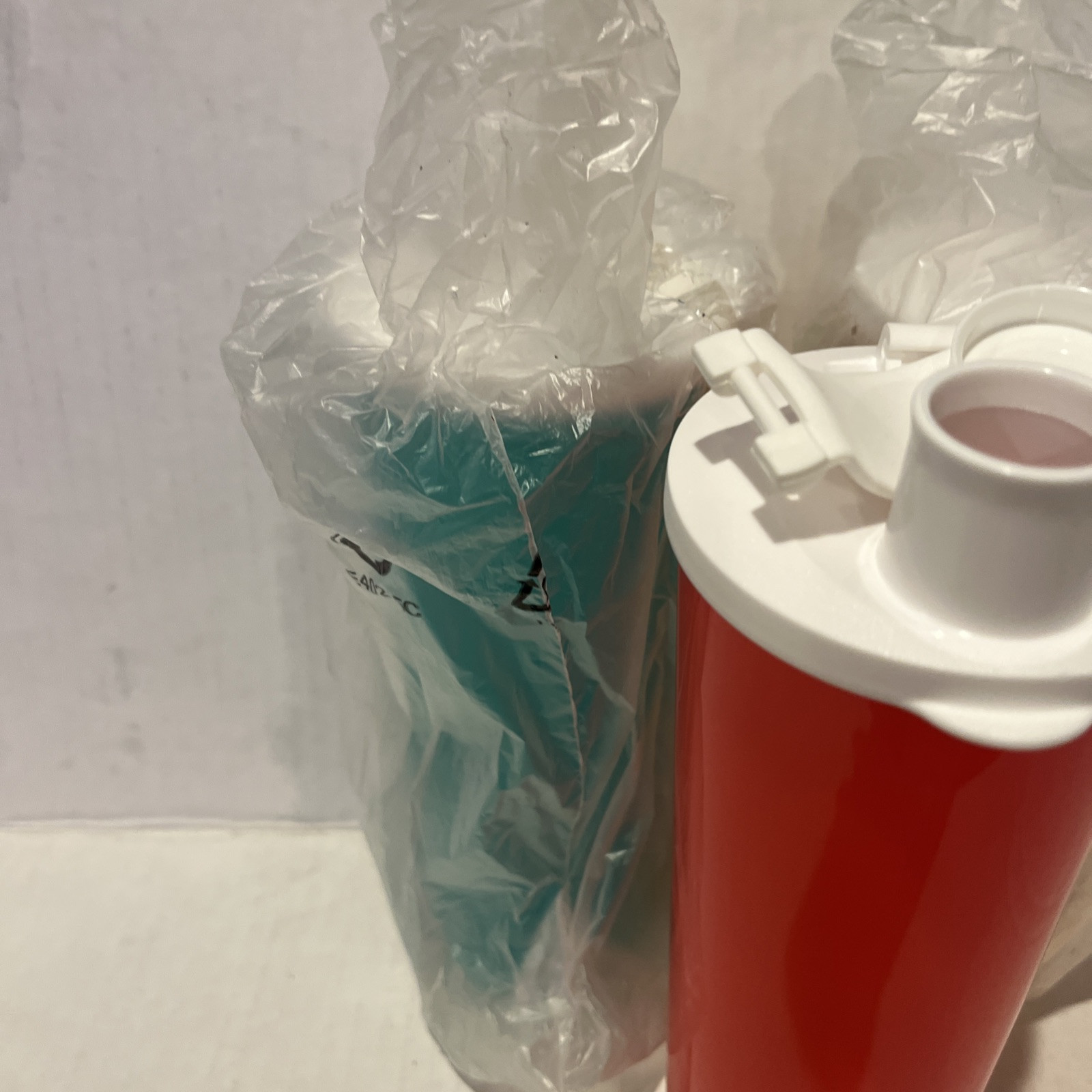 Tupperware Tumbler Lot 3x Cup 16 Ounce 470 ml Red Teal Yellow White Seal New