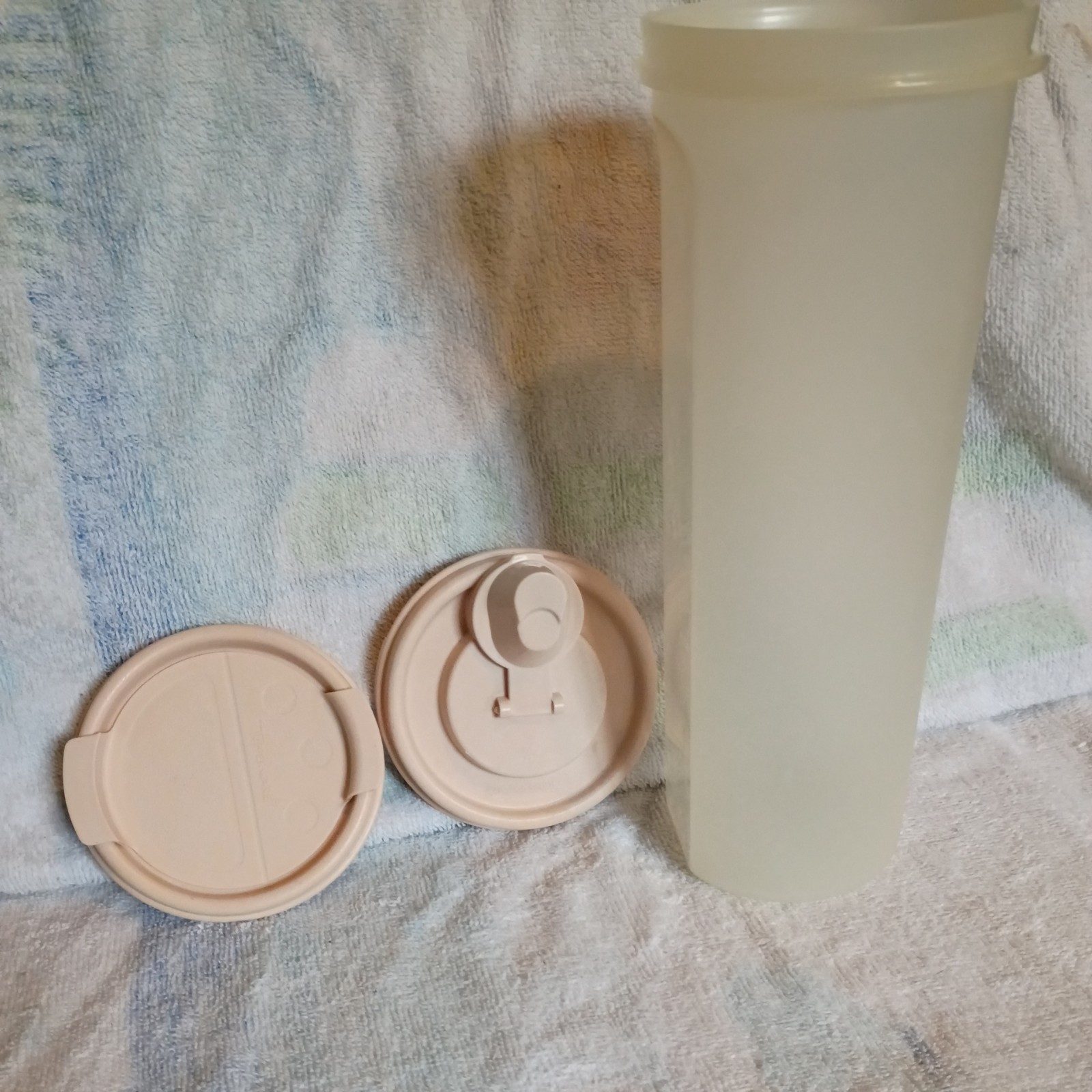 Tupperware Modular Mate Round #4 30 oz Parmesan Cheese Shake Pour Seal