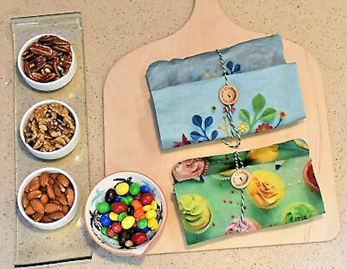 Beeswax Reusable Snack Bag Sandwich Bag Organic Cotton Handmade Cupcakes Pattern