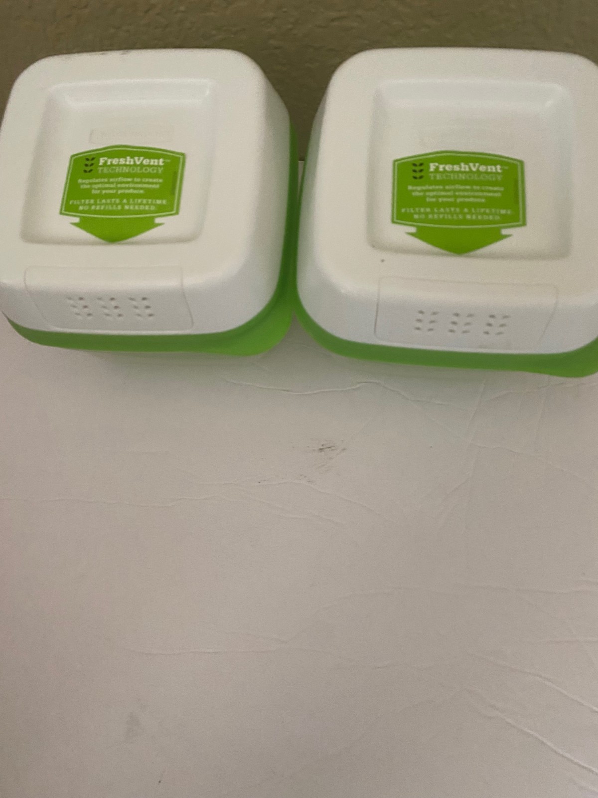 2 Rubbermaid – FreshWorks 2.5 cups each produce saver containers