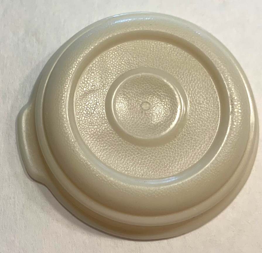 Rubbermaid Servin Saver Replacement Lid Only #0 Almond Round 2 3/4” 0075