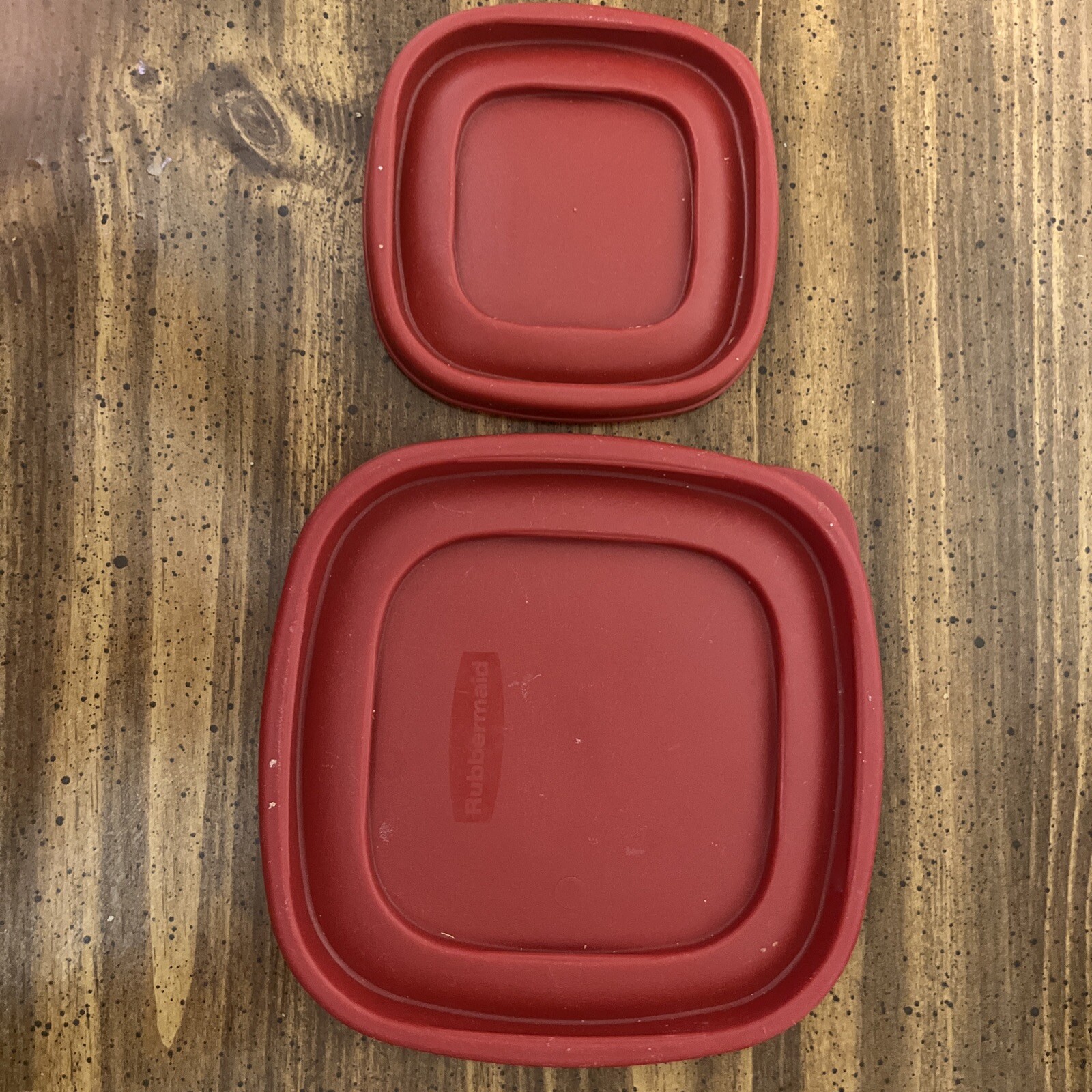 2 Rubbermaid Replacement 7J64 Red Lids 6 1/2″ & J58 GUC