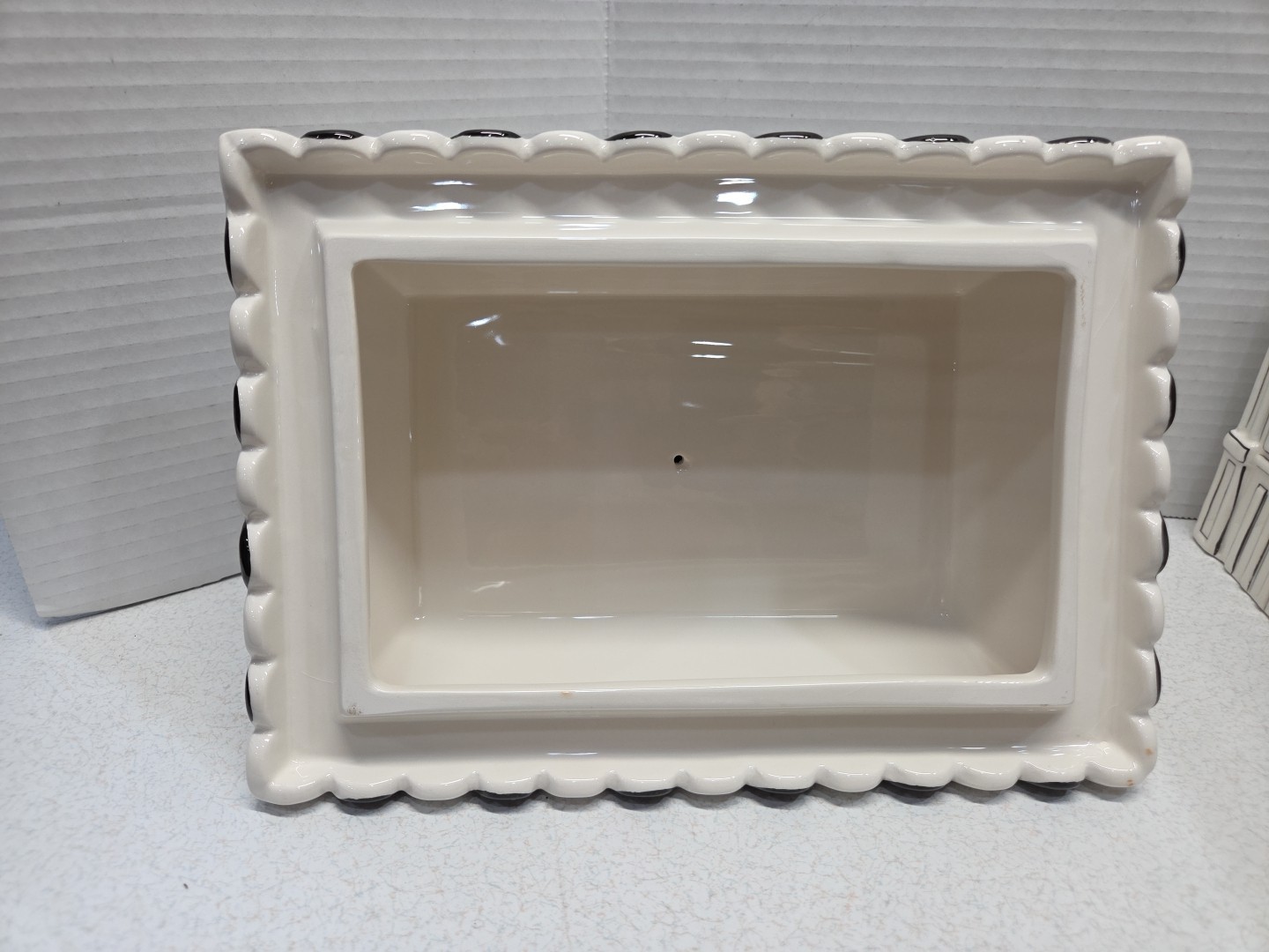 Bath & Body Works 2014 Sweet Shop Cookie Jar Black White Ceramic 9” X 11”