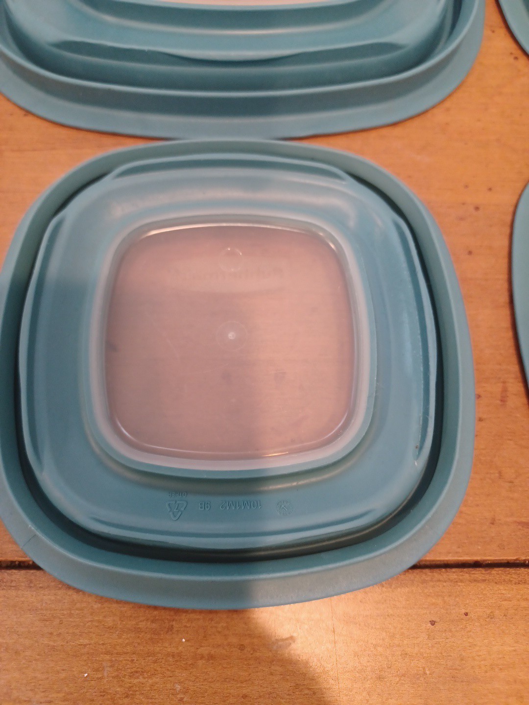 4 Rubbermaid Premier Swirl Food Storage Containers Lids 5c, 2c, 1.25c Teal Blue
