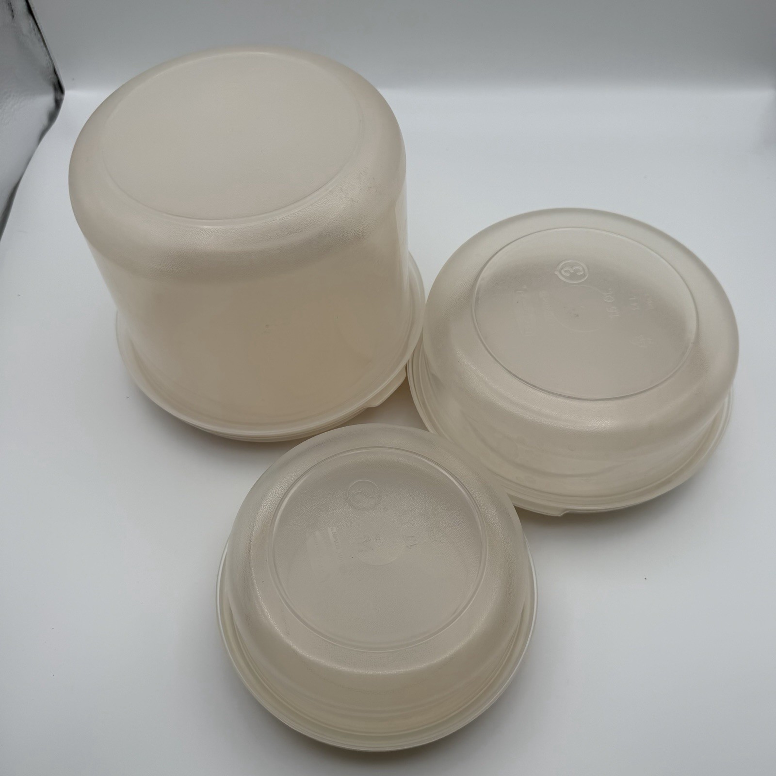 Vintage Set Of 3 Rubbermaid Servin’ Saver storage containers with Lids