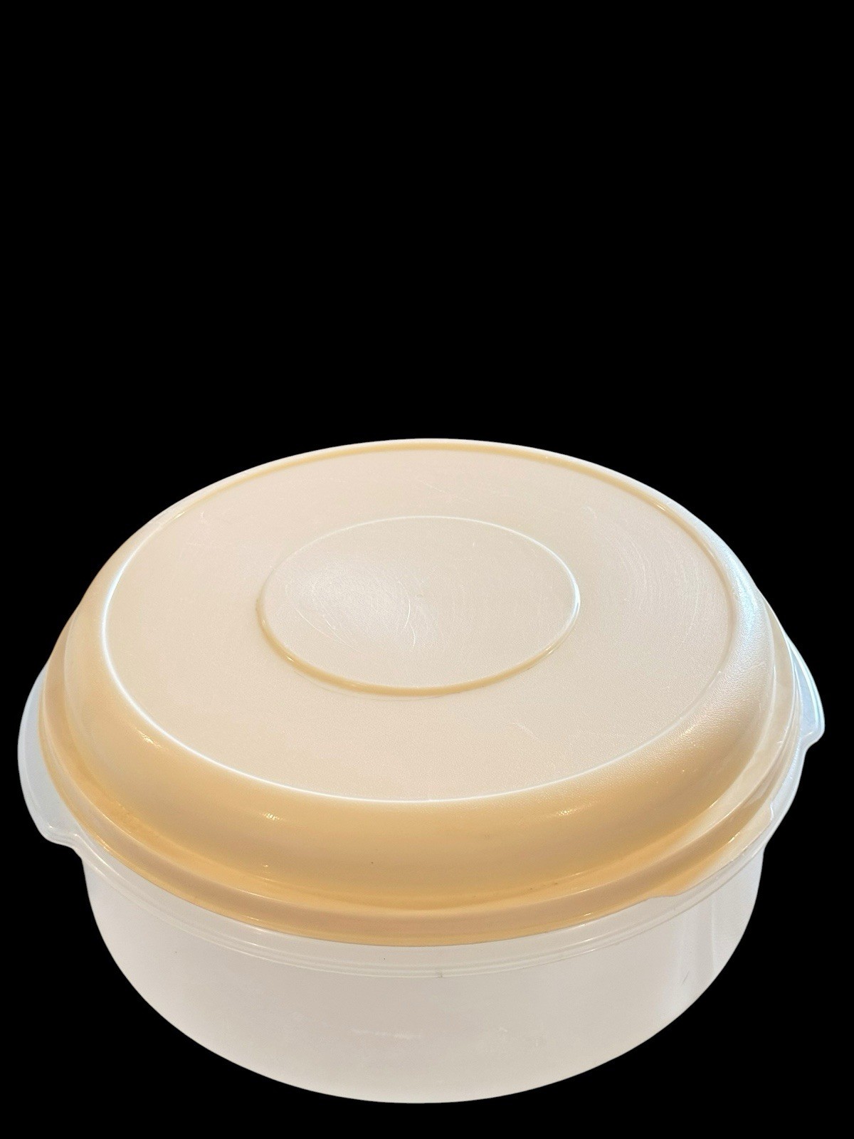 Rubbermaid Servin’ Saver # 5 22 Cup Almond Lid Storage Container Round Large