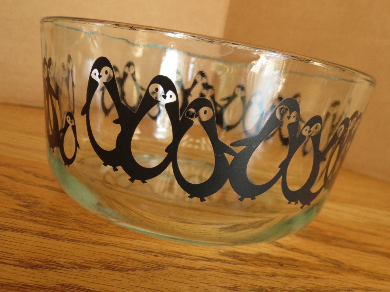 PYREX Limited Edition Penguins 1QT 4 Cup Clear Glass 7201& No Leak Lid