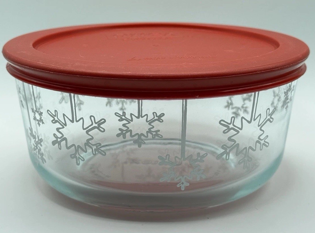 Vintage Pyrex Limited Edition 4 Cup Food Storage Dish Snowflake Design
