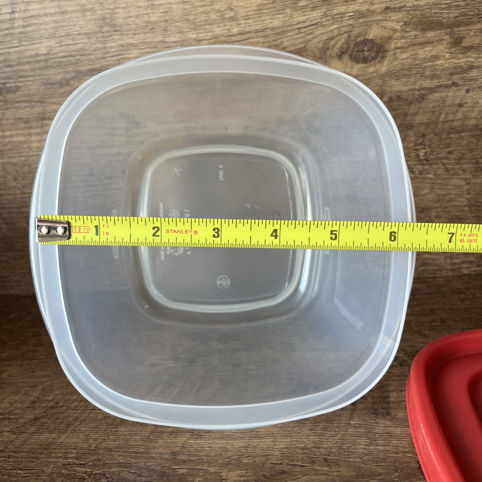 Rubbermaid 7 Cup 1.6 L Containers 7J63 Easy Find Red Snap Lid Vented VERY NICE!