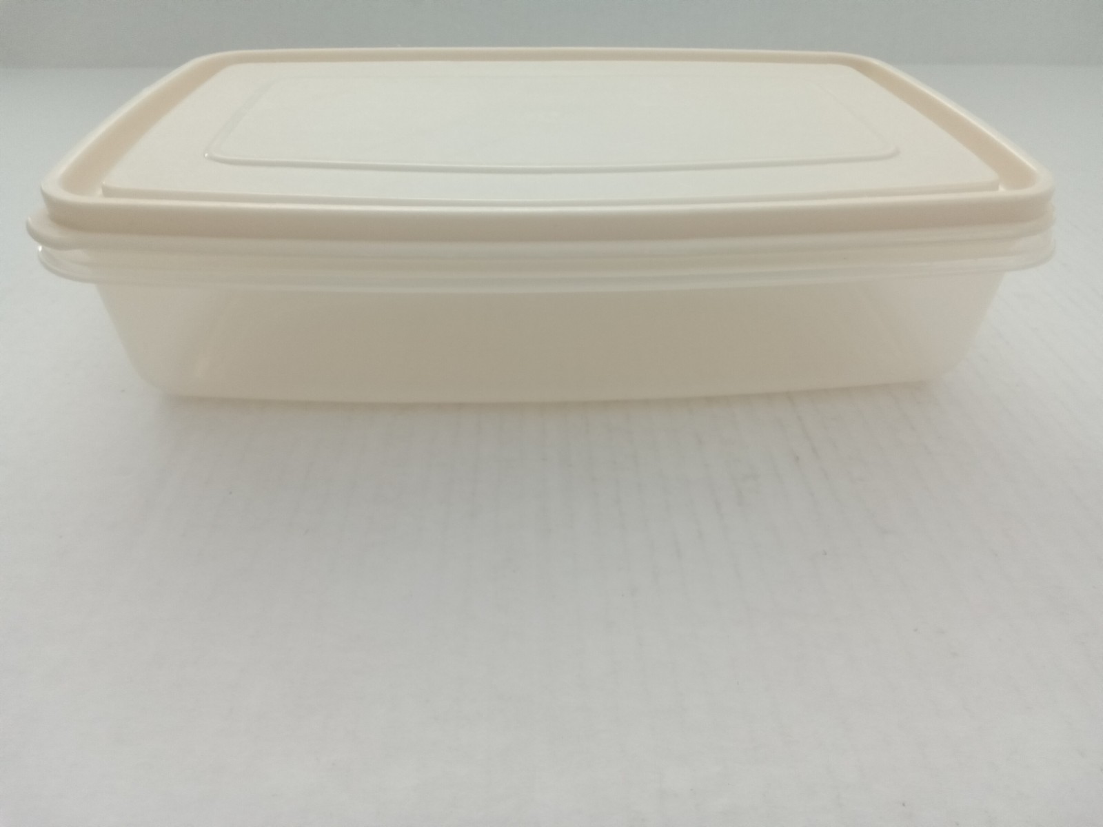Vintage Rubbermaid Servin Saver 7 Cup Food Storage Container #6 Almond Lid