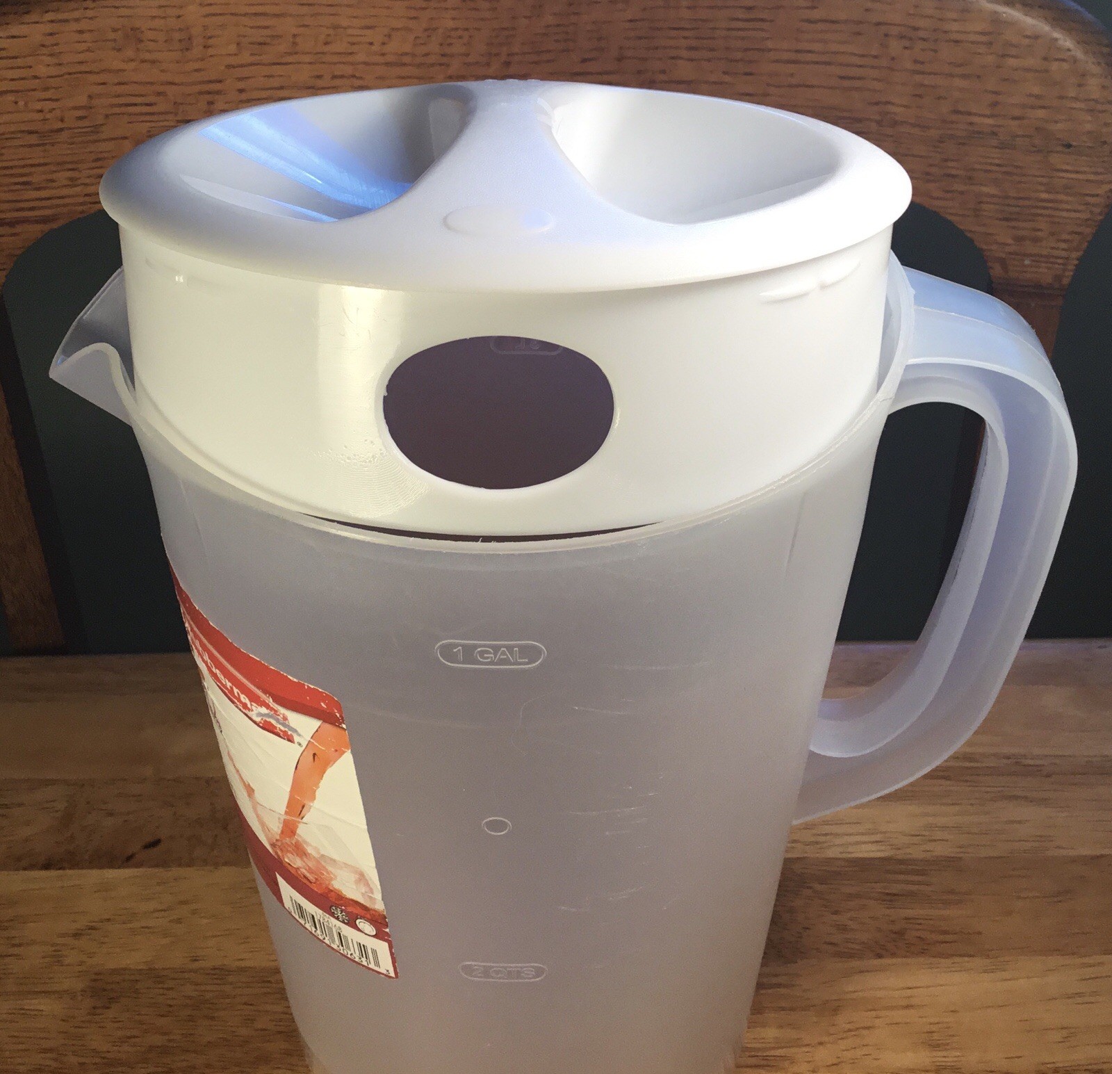 Rubbermaid One Gallon Sheer Pitcher (#1A21) w/White Lid