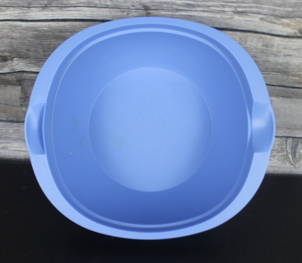 Tupperware Blue 3186C-1 Legacy 7-1/2 Cup Soup Tureen with Lid 1.8 L