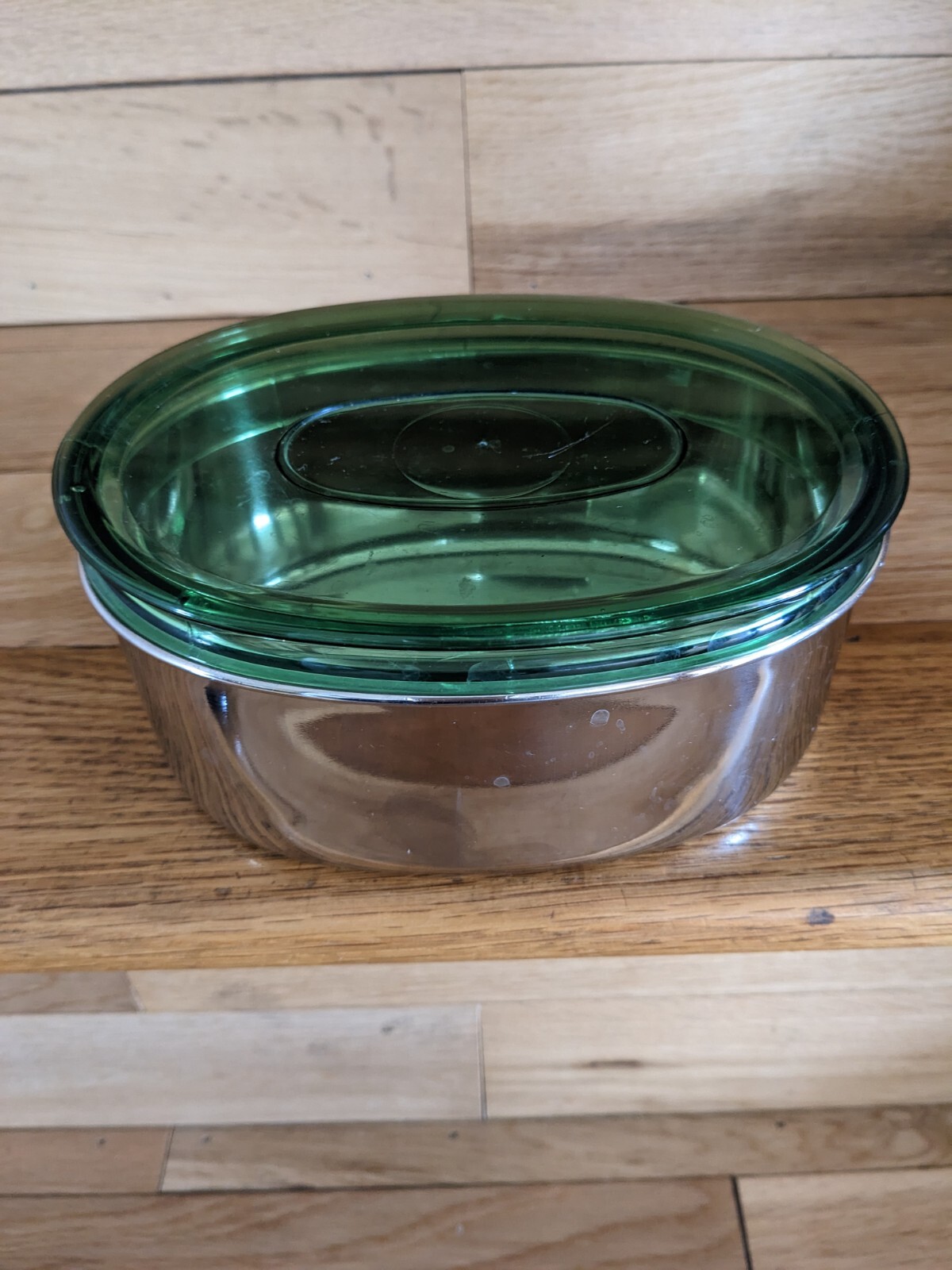 Stainless steel Humidity Control Lunch Box see through lid. 40 oz.Health benefit