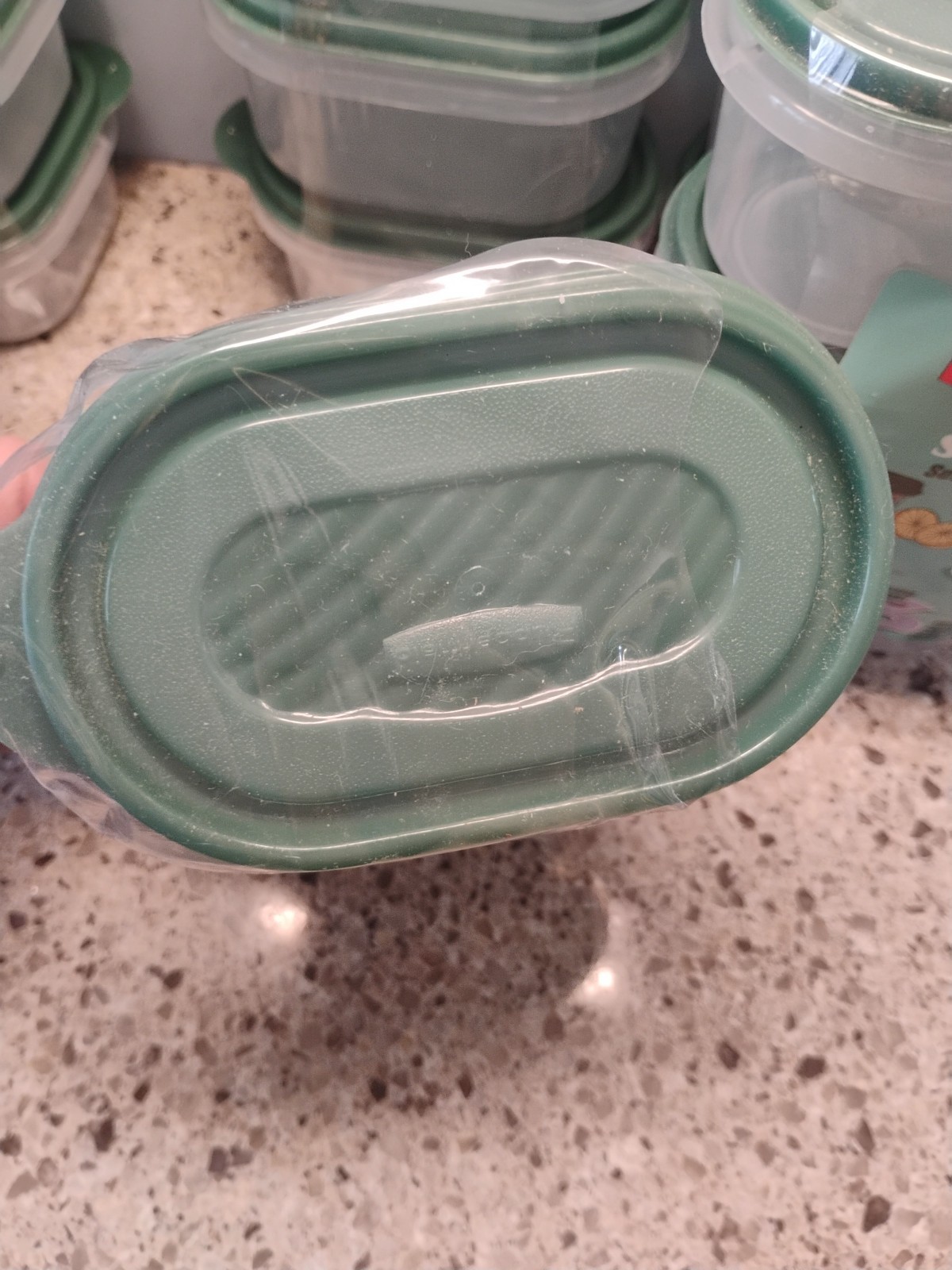 Rubbermaid Green Storage Containers 12 #4 9 oz Square 12, 11 oz Oval NOS