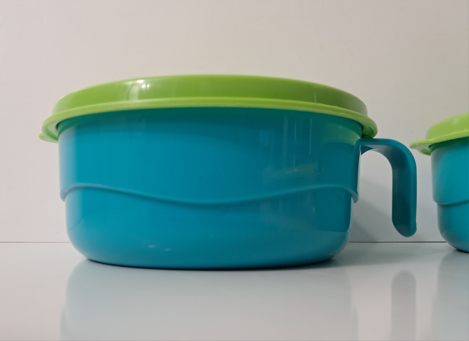 Tupperware Toddlers Bowl Set 2/8 Oz Each Teal Blue Lime Lids Handles 2251A A10