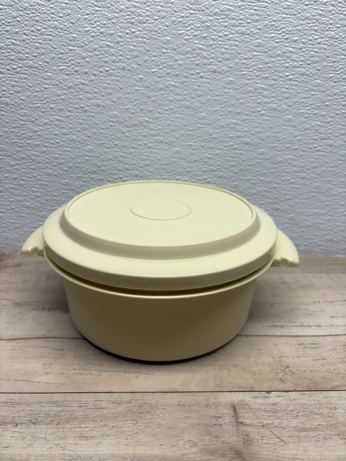 Vtg Superseal Bowl Container With Lid 6 1/2″ Diameter 32oz 4 Cups Made in USA