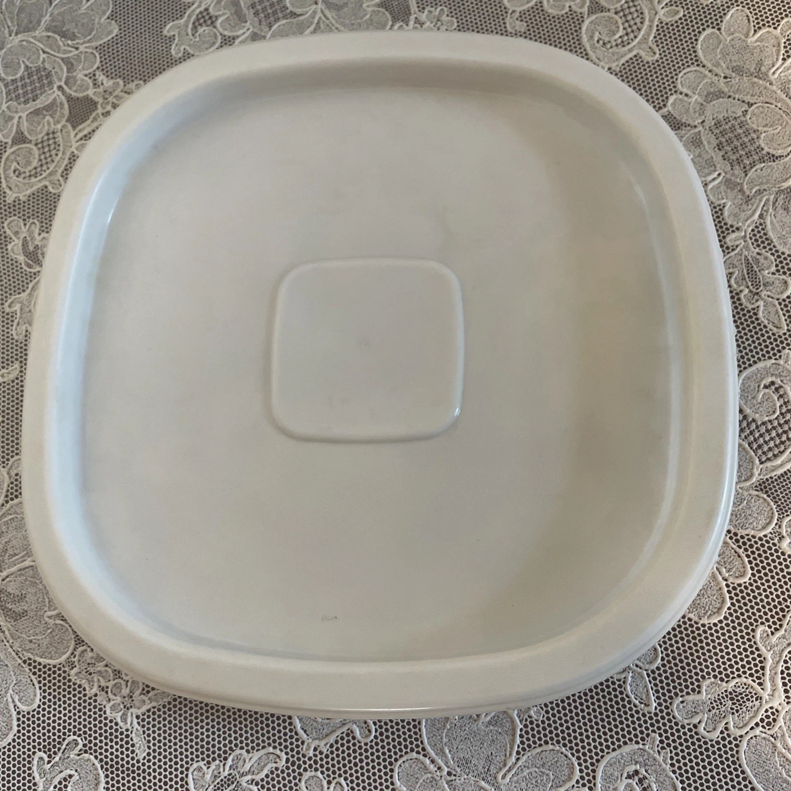 Rubbermaid Servin Saver # 7 Lid White Square Replacement LID ONLY 0048