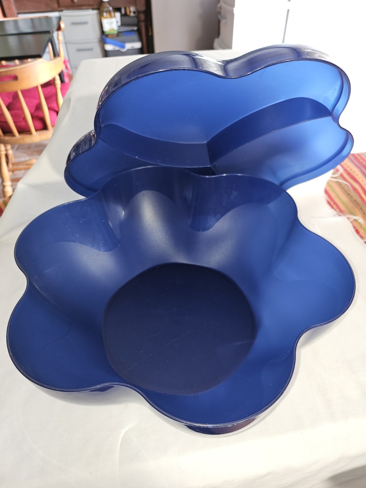Tupperware Chip & Dip Bowl & Cover 5.6L Blue Flower Shape 4624A Salad Bowl
