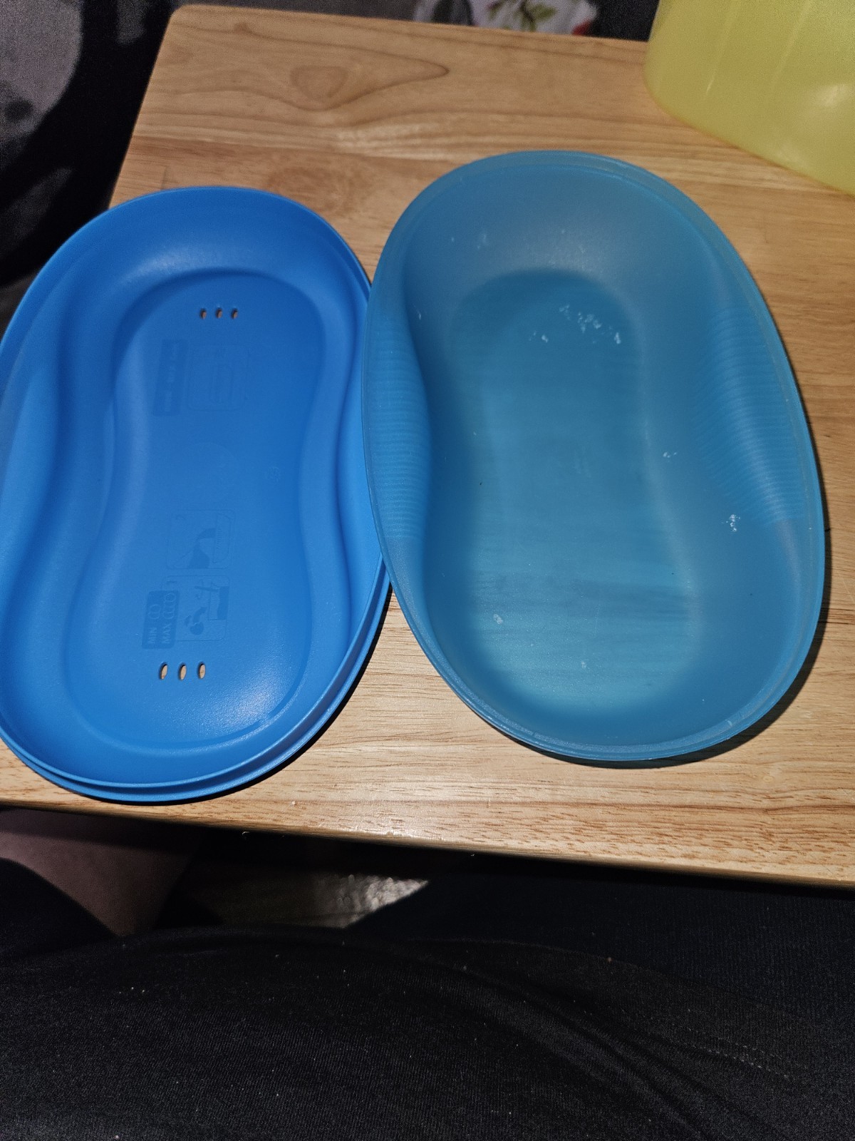 Blue Plastic Omletee Maker , 850ml, Vented Lid, 1-Piece Set