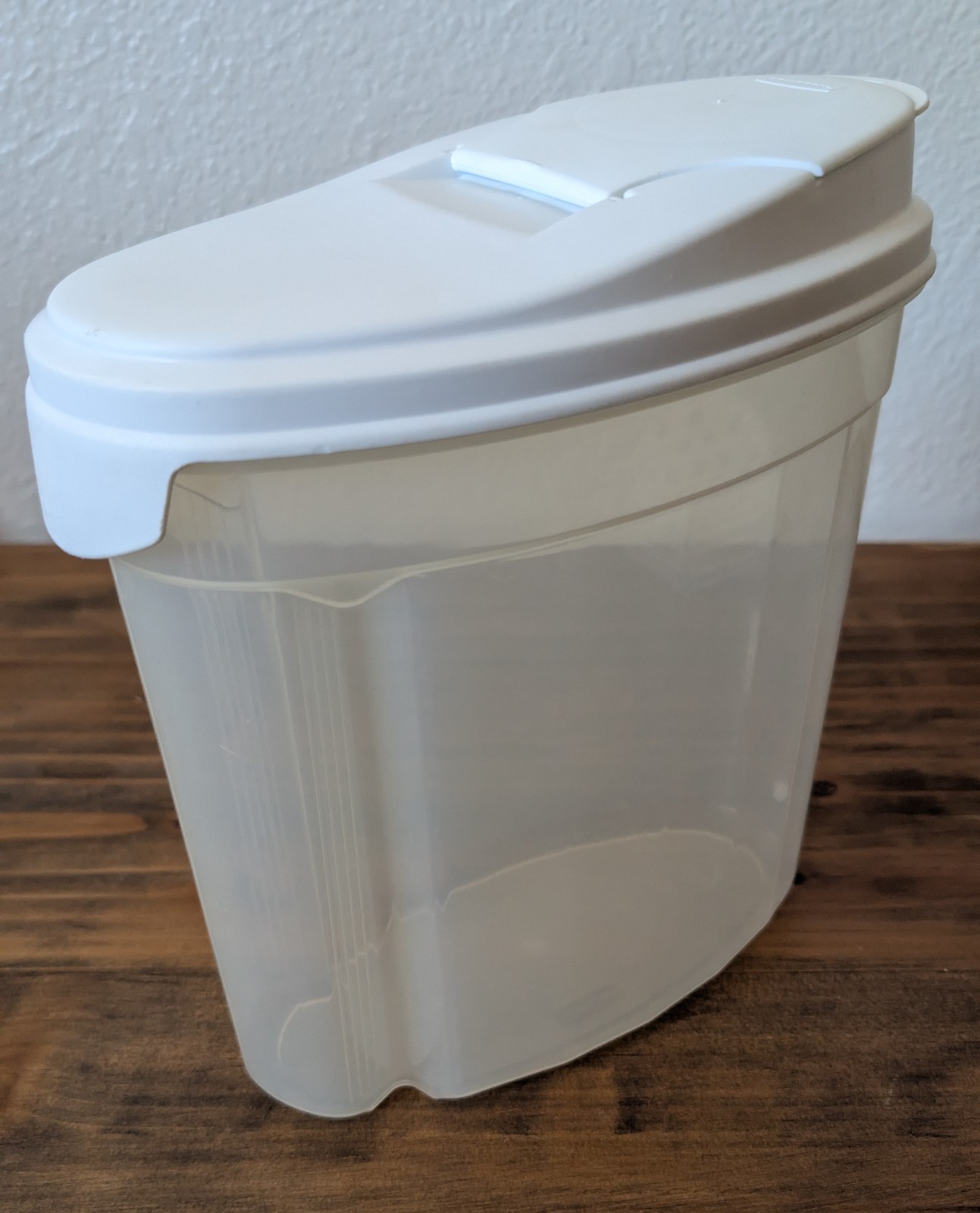 Vintage Rubbermaid Serving Saver For Cereal Pour Cap Lid 3.5 Qt #4 Grip Back