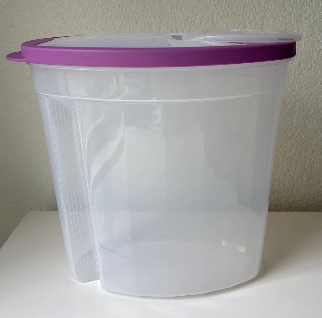 (2) Rubbermaid Flex and Seal Cereal Keeper Food Storage Container 1.5 Gallon *