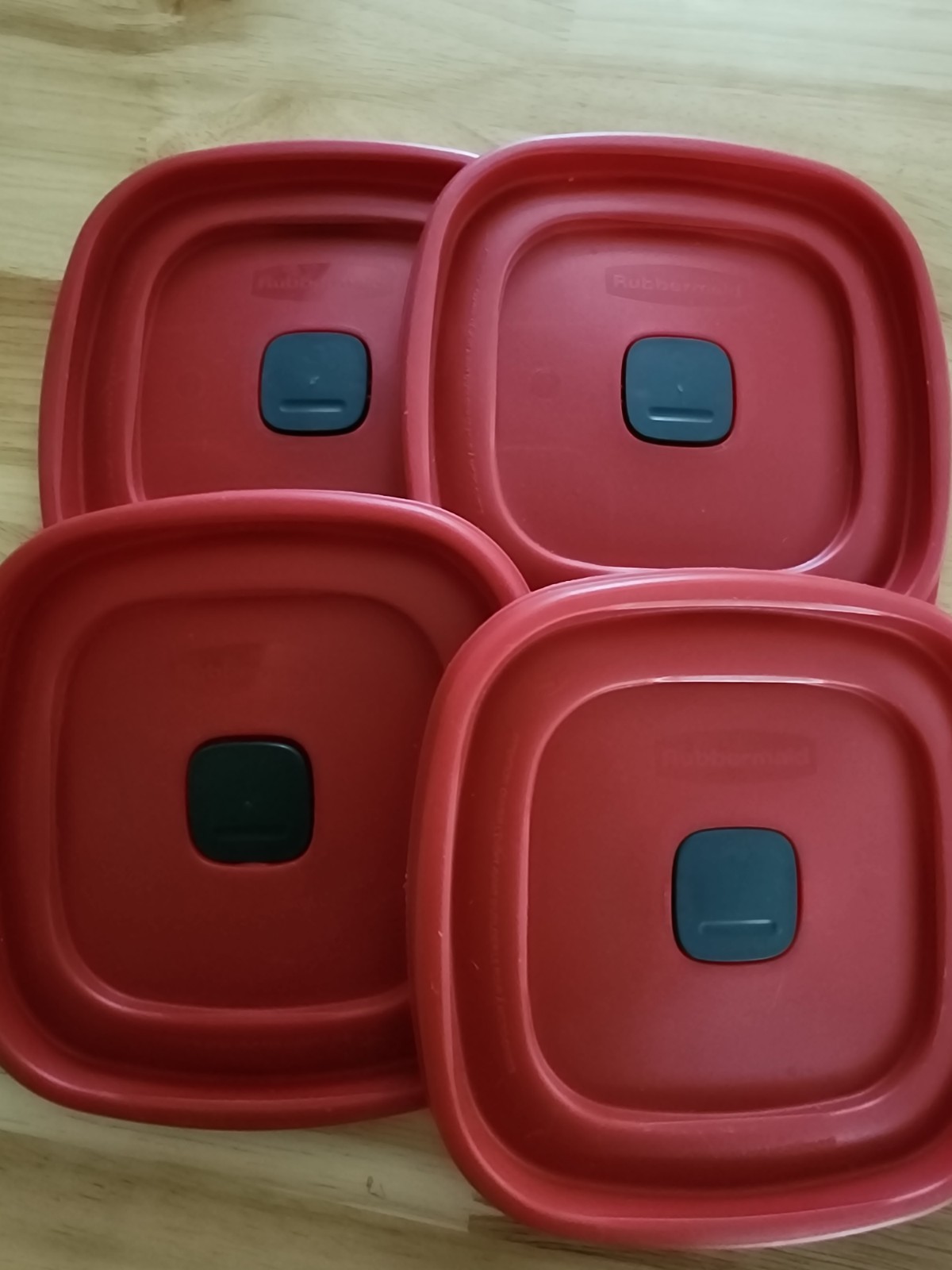 Rubbermaid Easy Find Vented Replacement 4 Red Lids ONLY 6.5″ Square 2D85 Lid Lot