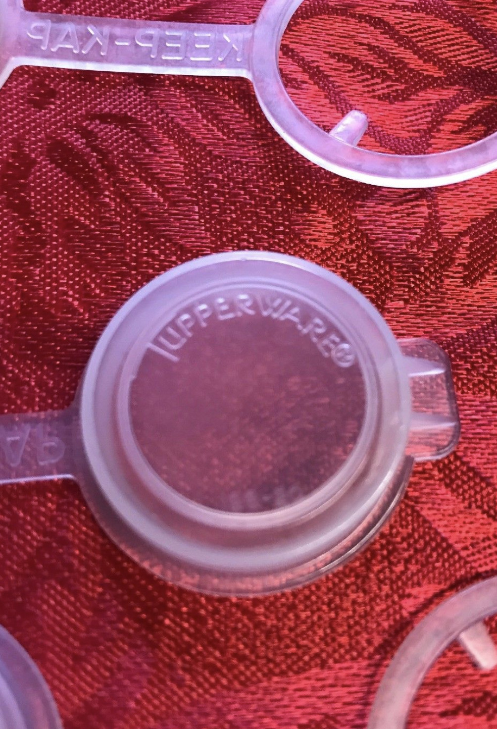 Tupperware KEEP-KAPS Soda Pop Bottle Cap Covers Set of 2 Sheer Mold # 198 New