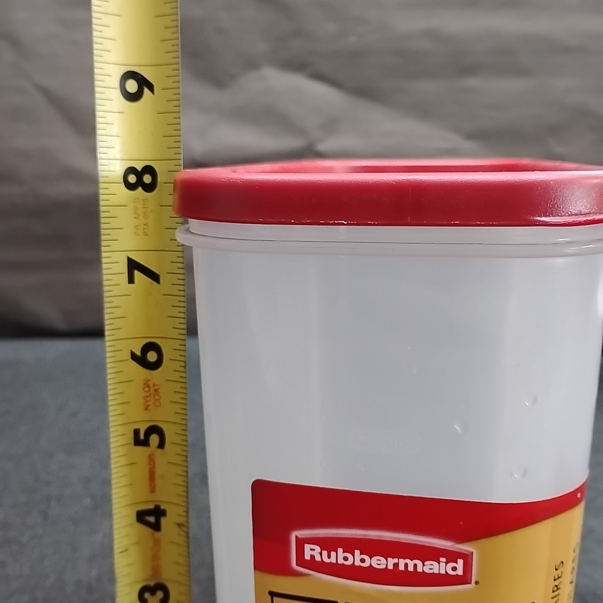 Rubbermaid 7M73 Red Top 16 Cup Dry Food Storage Clear Container With Lid