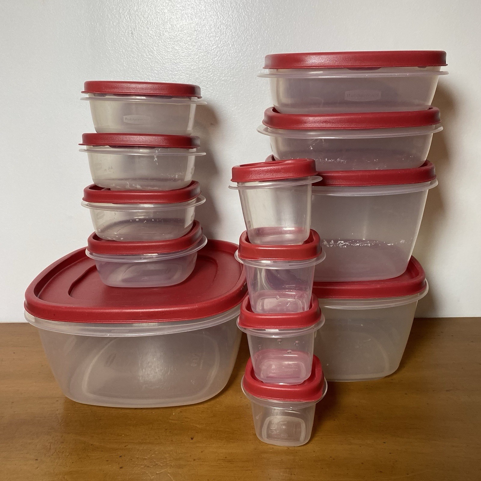 Rubbermaid 26 Piece Easy Find Lids Plastic Food Storage Container Set Lot Red