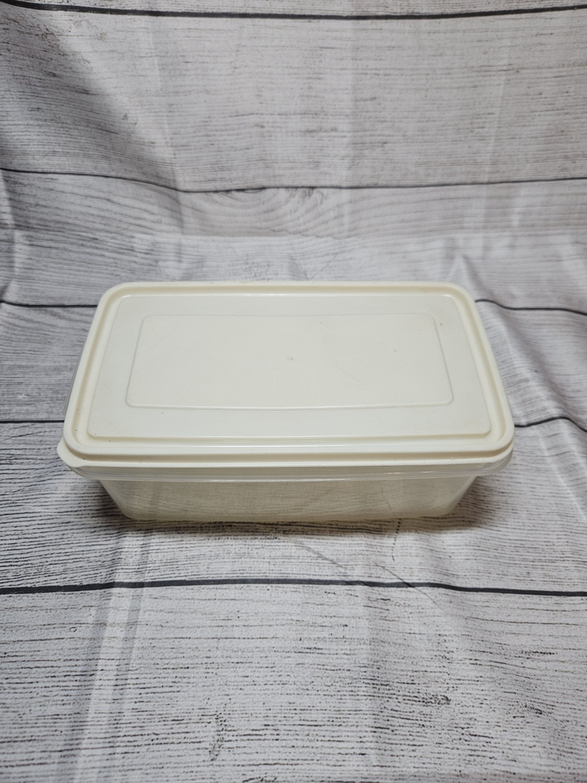Rubbermaid Servin Saver #12 Rectangle Container – 60 oz (1.7L) – Sheer w/ Beige