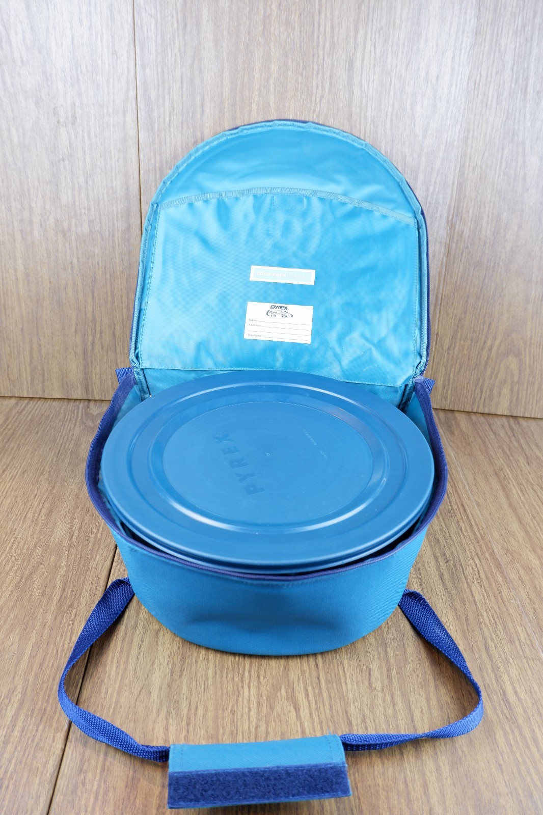 Pyrex Portable Travel Bag Hot/Cold Insulated Case – Complete w/4.5 QT Bowl & Lid