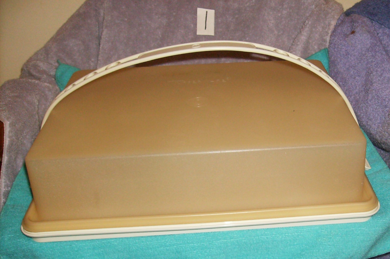 LARGE TUPPERWARE CAKE/CUPCAKE CARRIER WITH REMOVABLE HANDLE 16″ x 11″ x 4″ #1