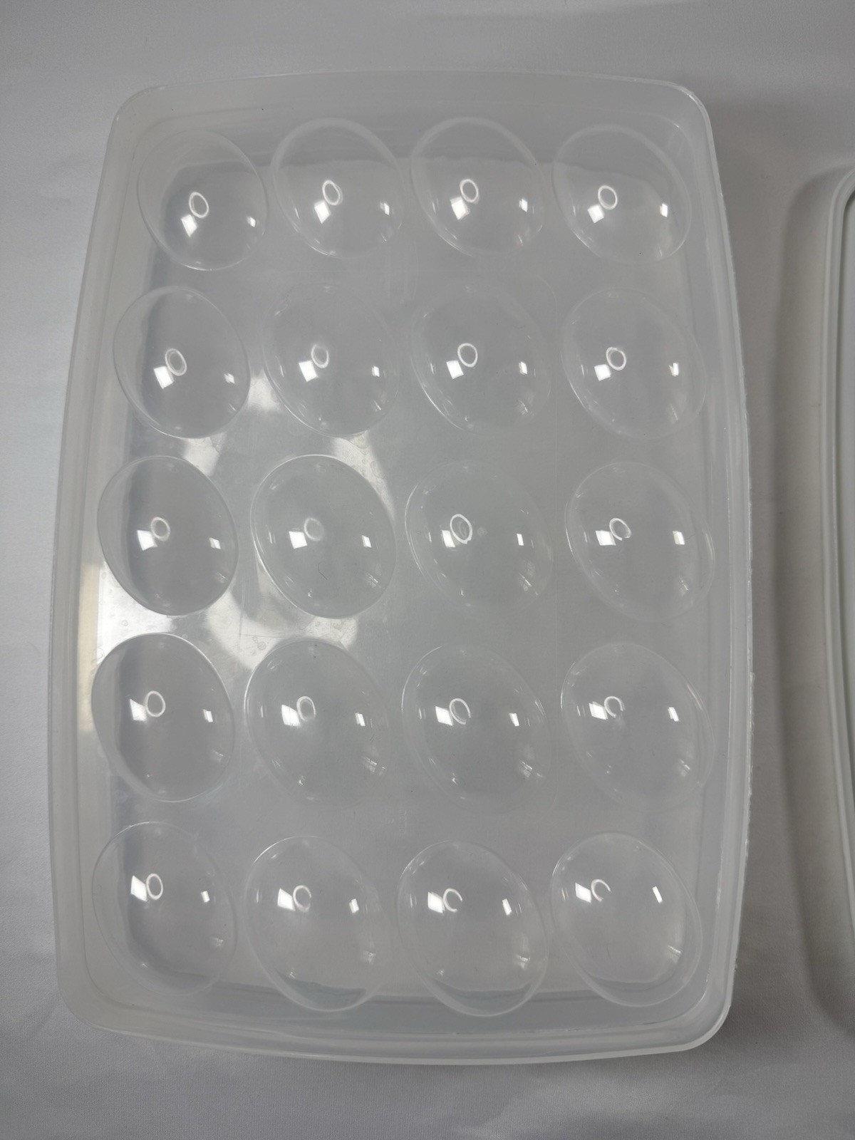 Rubbermaid Servin’ Saver #7 Deviled Egg Keeper Container White Lid