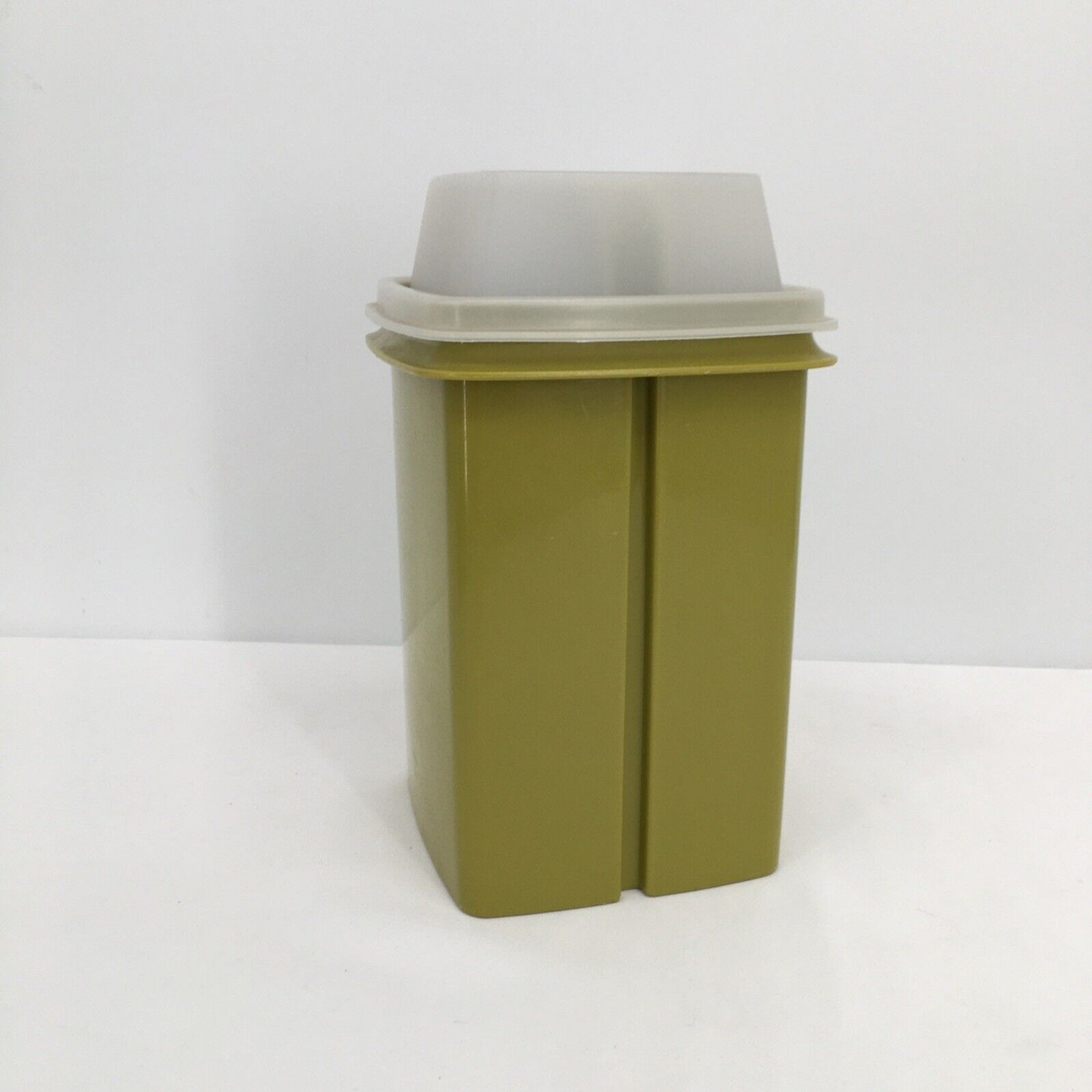 Vintage Tupperware Pick-A-Deli Pickle/Olive Keeper – Avocado Green – # 1330-3