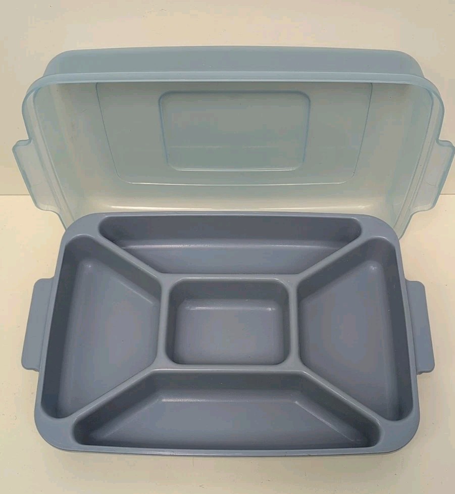 Vintage BLUE Rubbermaid Servin’ Saver Sectioned Fruit/Veggie Tray 0833 BLUE LID!