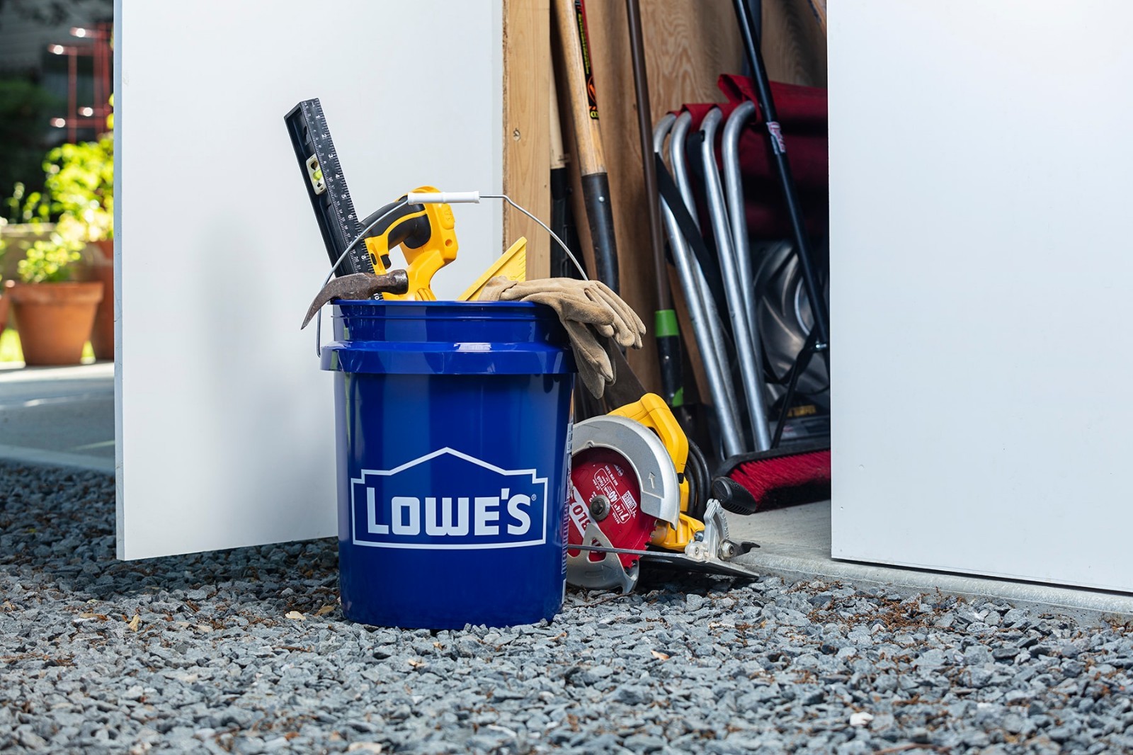 Lowe’s 5 Gallon(s) Plastic General bucket