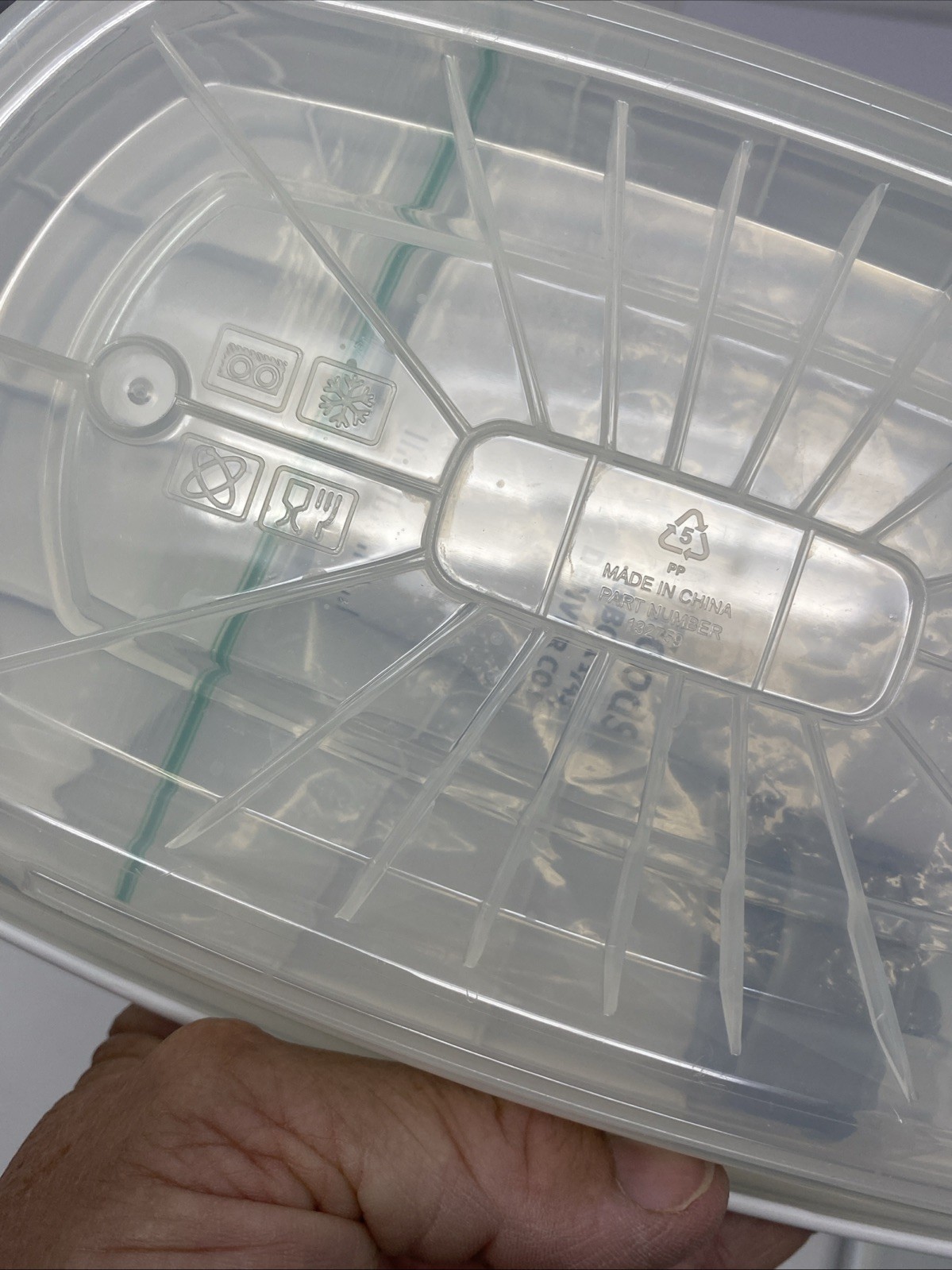 Food Saver Vacuum Sealed Lunch/ Meal Containers 2 pc With Adapter & Instructions
