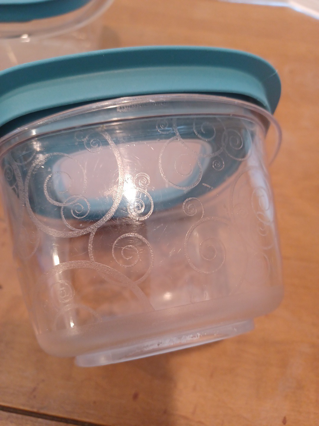 4 Rubbermaid Premier Swirl Food Storage Containers Lids 5c, 2c, 1.25c Teal Blue