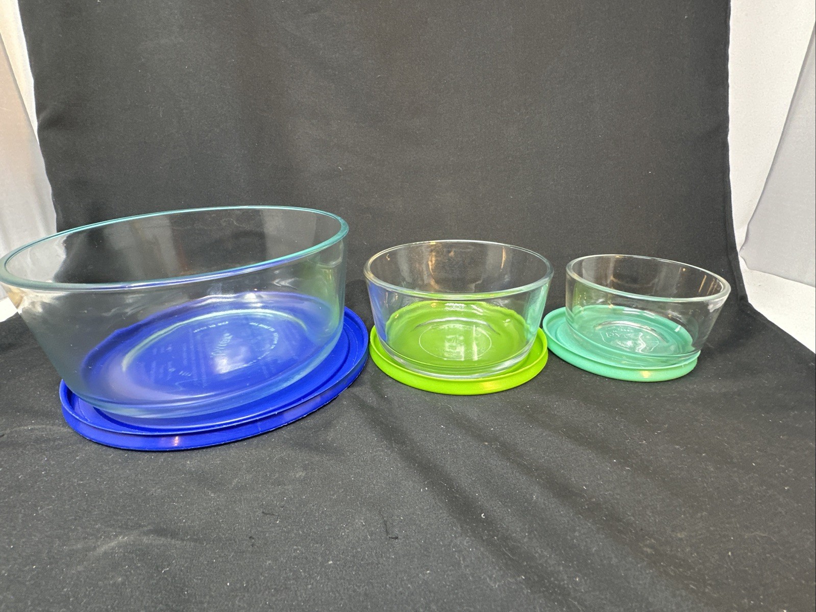 Vintage Set 3 Colorful Pyrex Glass Food Storage Containers, 7, 2 & 1 Cup EUC