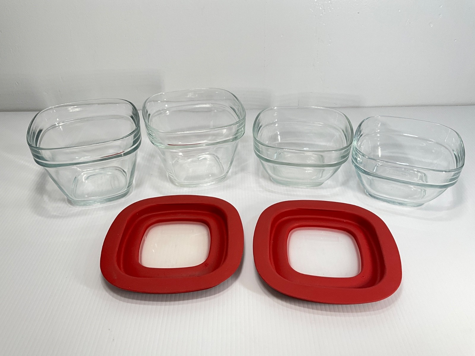 4 Rubbermaid Glass Containers TWO Lids 2 ea 1 cup/236mL 7N68, 1.5 cup/354mL 7N61