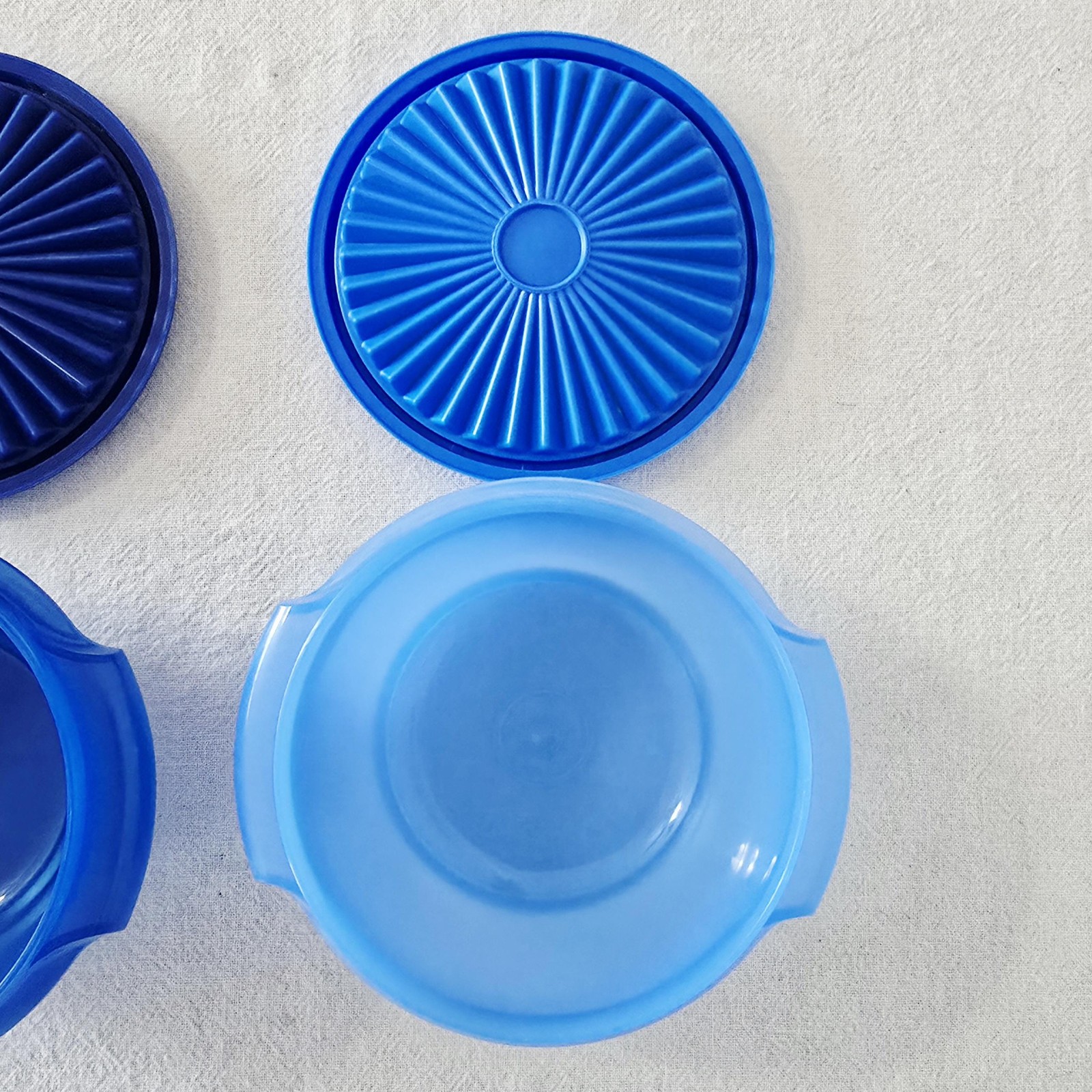 Tupperware Servalier Bowls 1 1/4 Cup With Seals Set Of 2